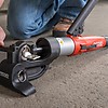 Система RIDGID® RapidAdvance System™ быстро захватывает наконечник всего за 2 накачивания, что уменьшает ненужное накачивание