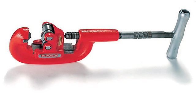 Труборез с широким режущим роликом Труборез RIDGID с широким режущим роликом